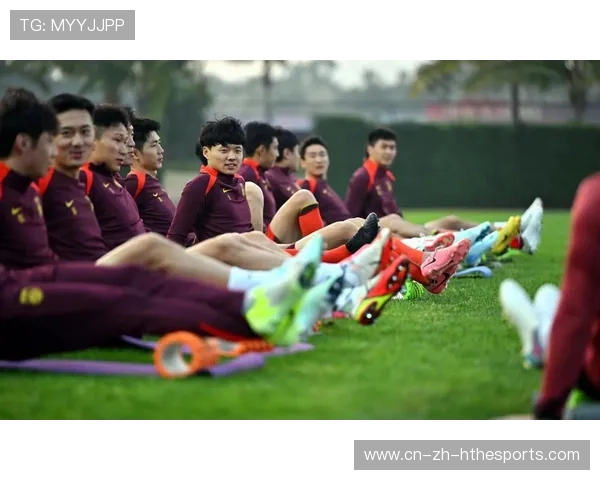 中国足球国家队注重体能训练与战术配合，国足的体能